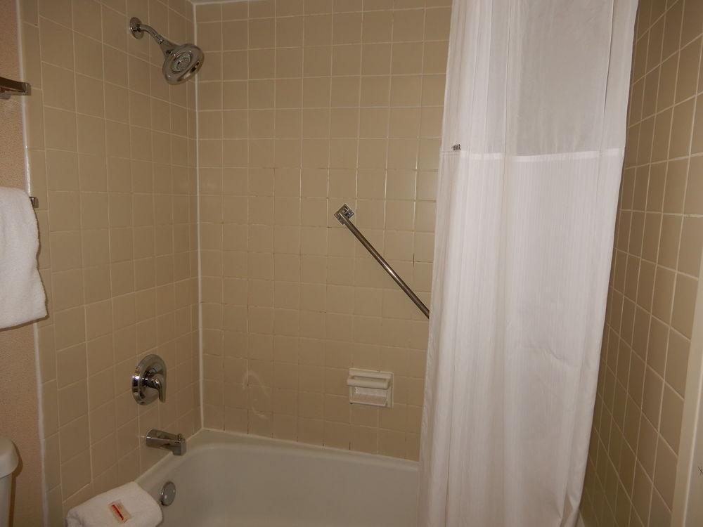 Clarion Hotel Milwaukee Airport Экстерьер фото