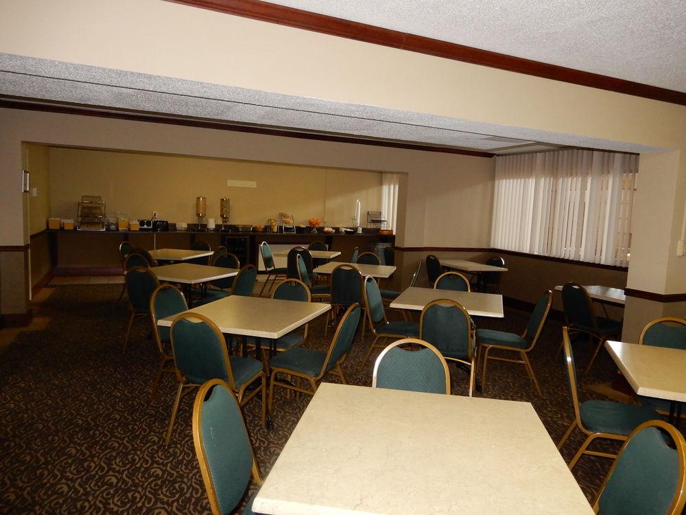 Clarion Hotel Milwaukee Airport Экстерьер фото
