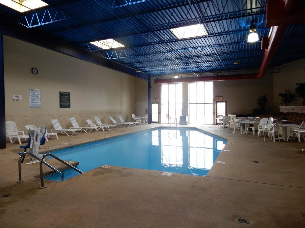 Clarion Hotel Milwaukee Airport Экстерьер фото