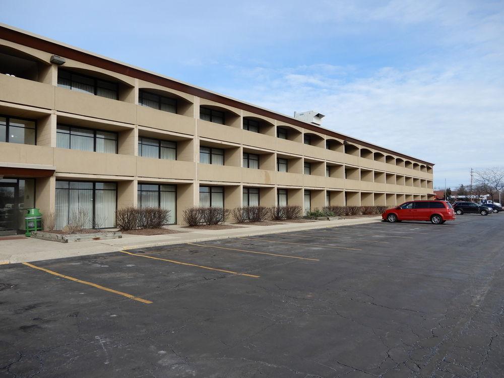 Clarion Hotel Milwaukee Airport Экстерьер фото