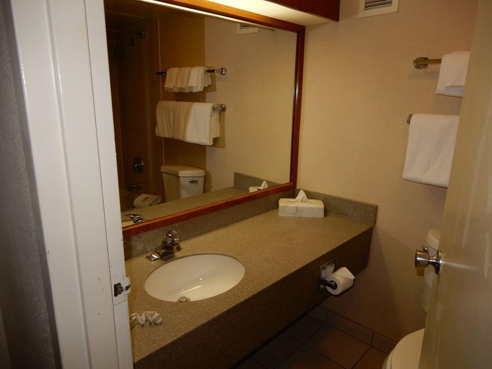 Clarion Hotel Milwaukee Airport Экстерьер фото