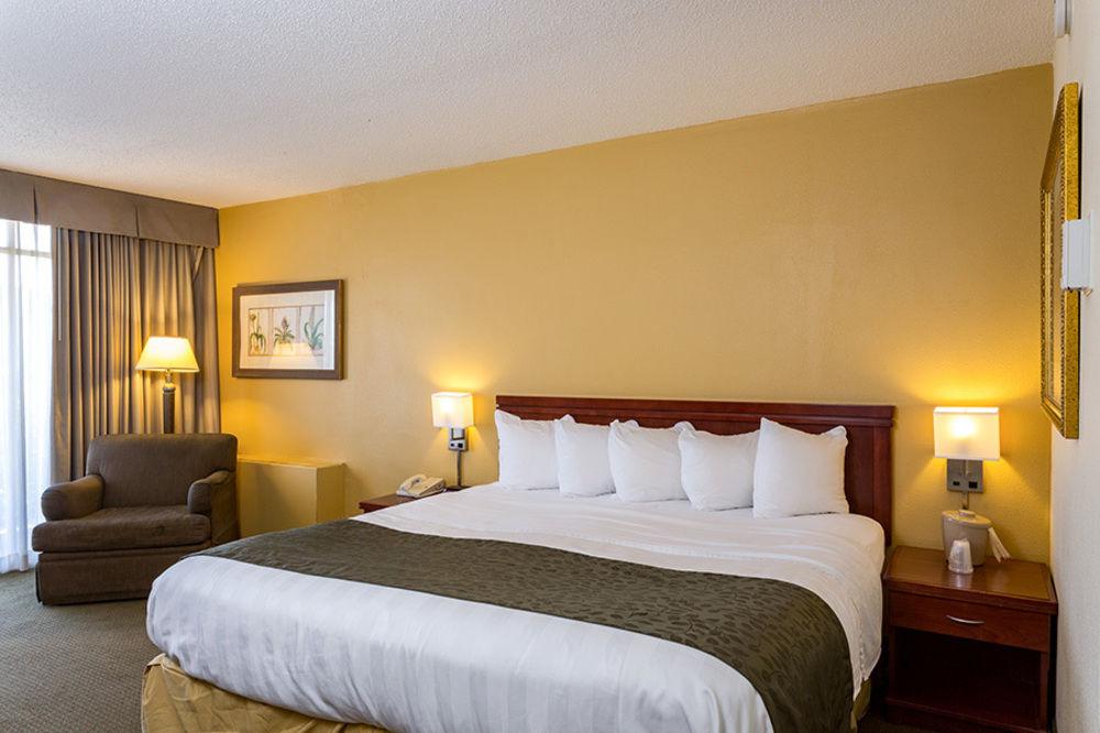 Clarion Hotel Milwaukee Airport Экстерьер фото