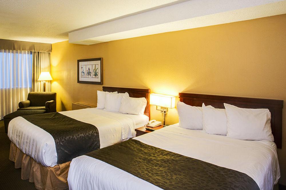 Clarion Hotel Milwaukee Airport Экстерьер фото