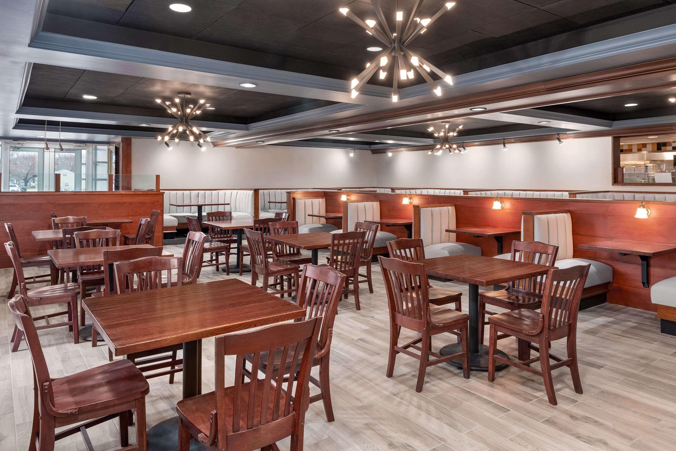 Clarion Hotel Milwaukee Airport Экстерьер фото