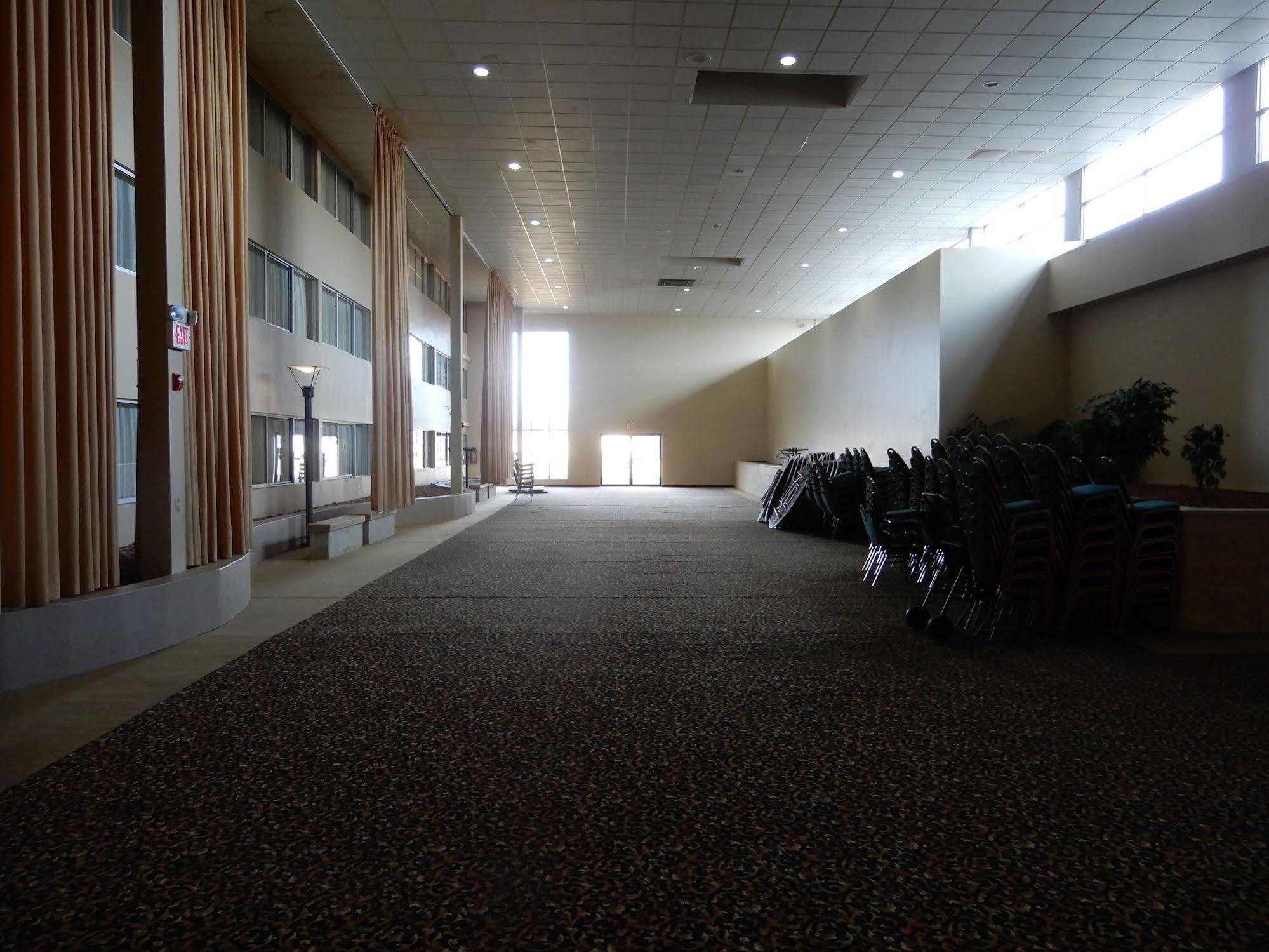 Clarion Hotel Milwaukee Airport Экстерьер фото