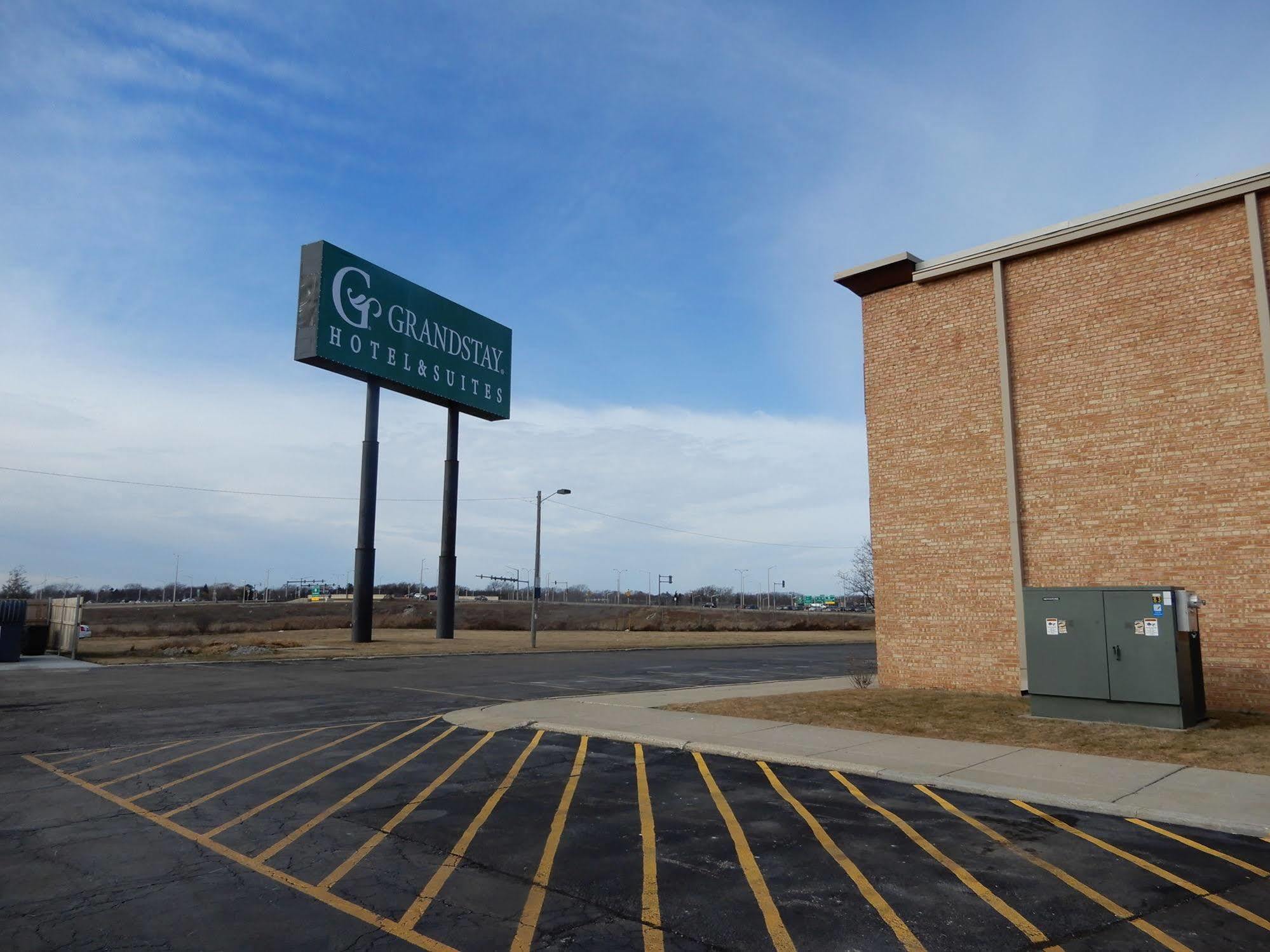 Clarion Hotel Milwaukee Airport Экстерьер фото