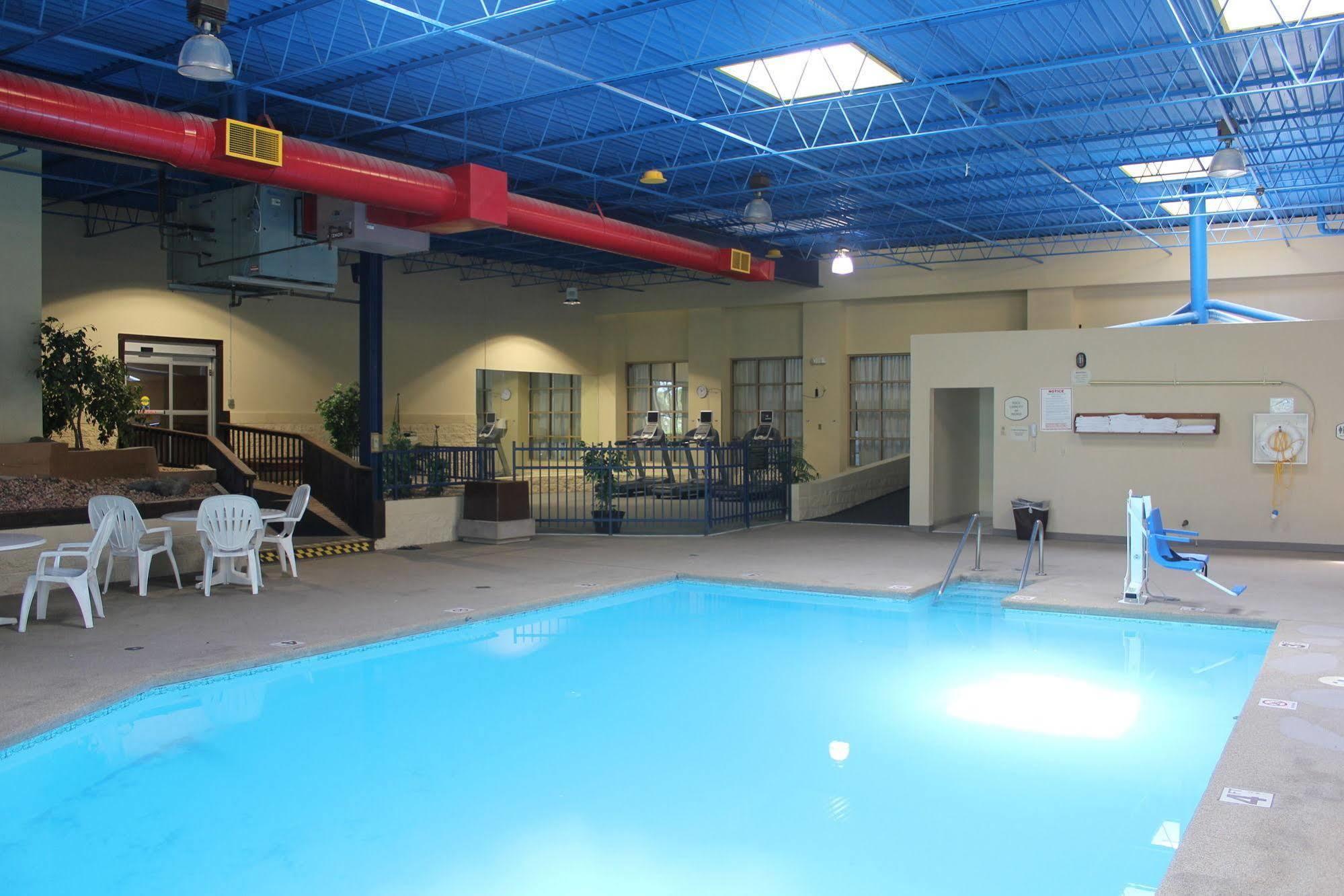 Clarion Hotel Milwaukee Airport Экстерьер фото